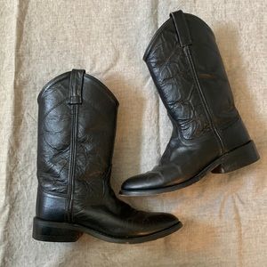 Black Old west  cowboy boots. Size 6